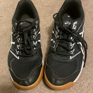 ASIC Upcourt 4 Volleyball Shows